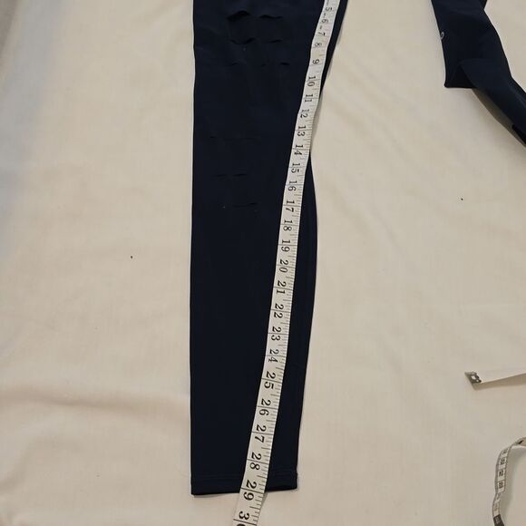 High-waist, Ripped Warrior Legging- Alo yoga xs - Picture 6 of 7